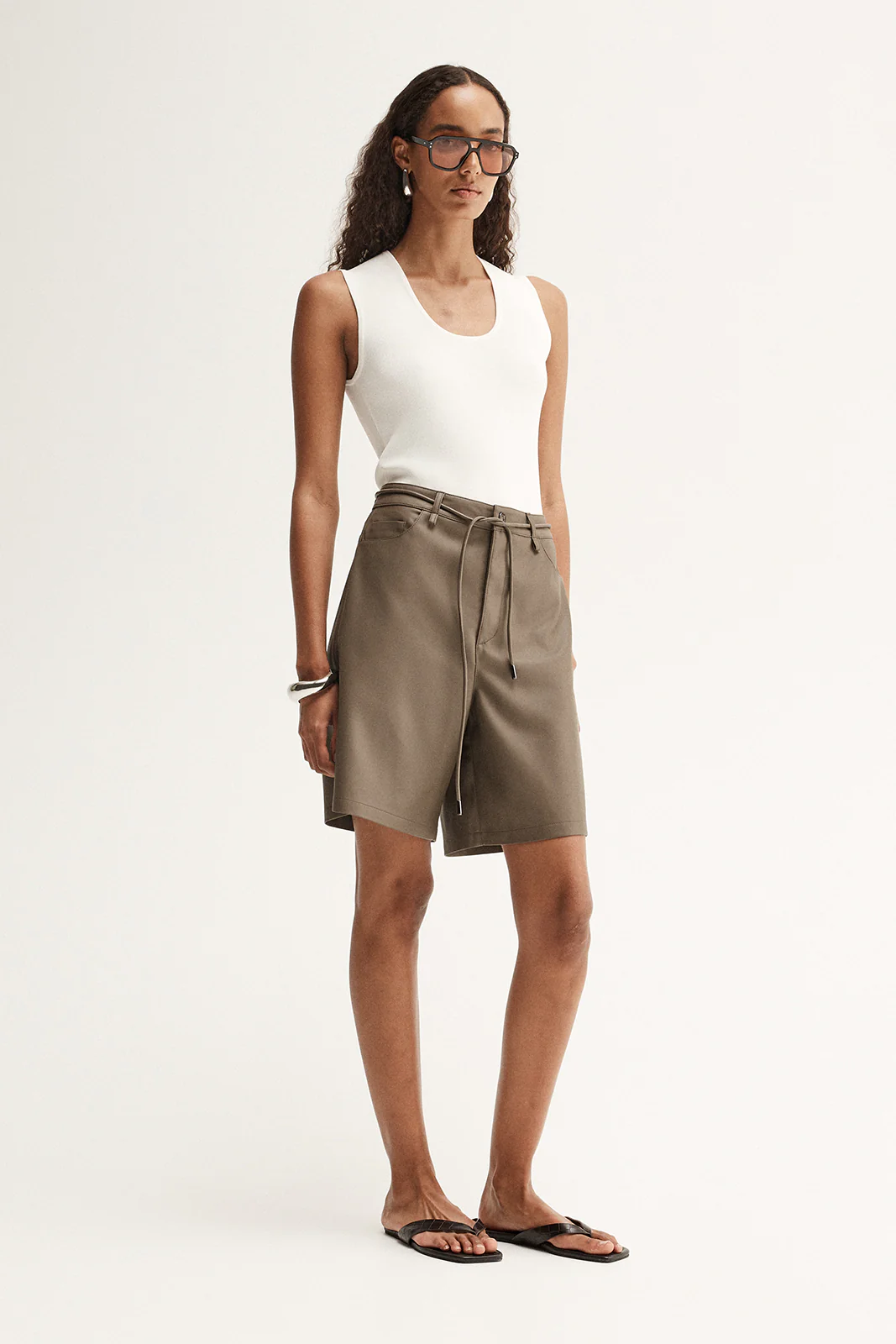 Rae Short Taupe - Image 5